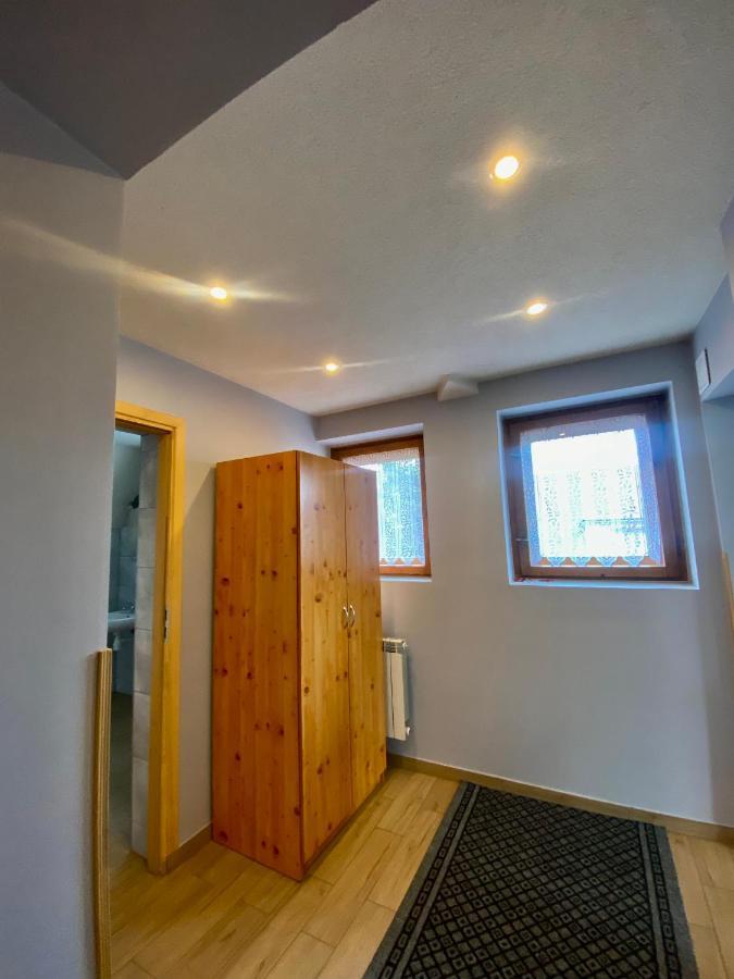 Homestay Z Wlasnymi Aneksami Kuchennymi - Zbigniew Lassak *